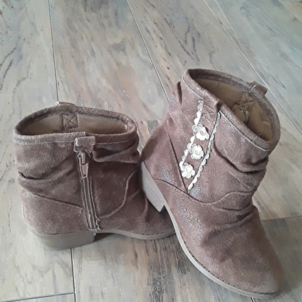 Brown faux suede zip up booties